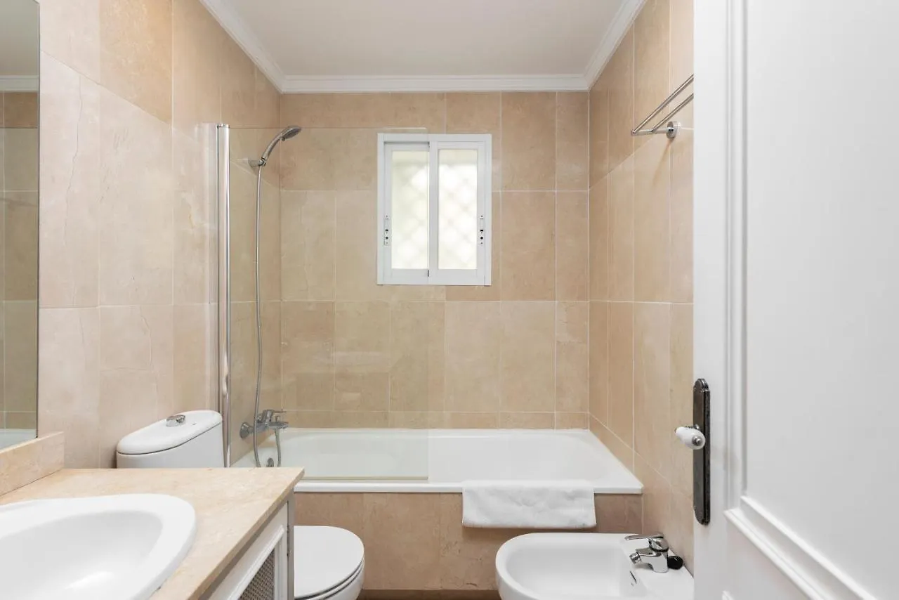 Bright 2 Bedroom Apartment With Parking Space And Swimming Pools In Aloha Gardens Marbella