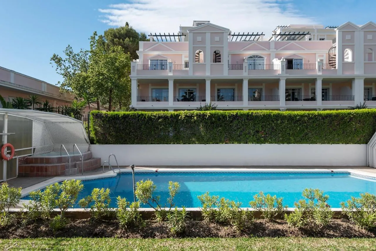 Bright 2 Bedroom Apartment With Parking Space And Swimming Pools In Aloha Gardens Marbella 0*,  España